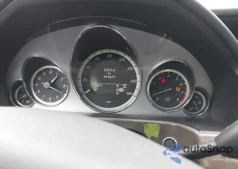 2010 Mercedes-Benz E 350 4Matic из США, поврежденный, VIN WDDHF8HB9AA139163